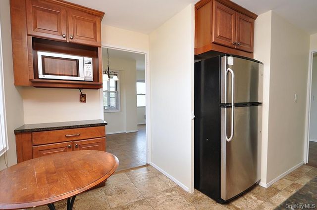 240 Garth Road 7J2, Scarsdale, NY 10583