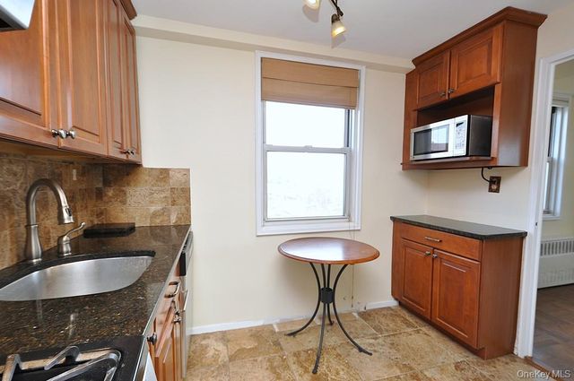 240 Garth Road 7J2, Scarsdale, NY 10583