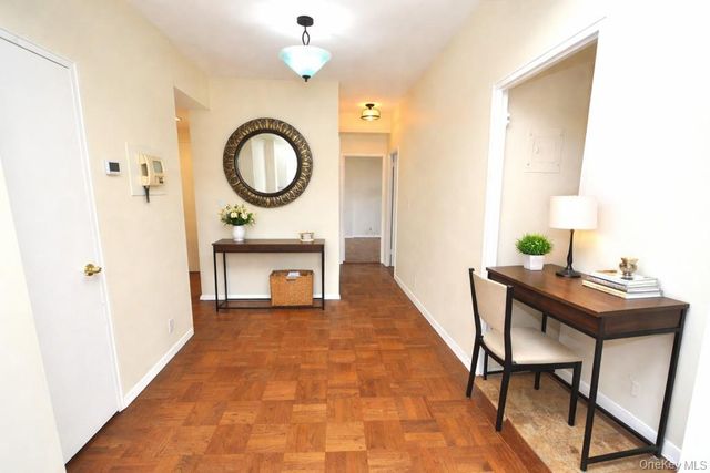 240 Garth Road 7J2, Scarsdale, NY 10583