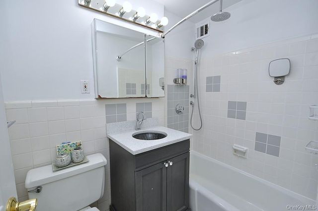 240 Garth Road 7J2, Scarsdale, NY 10583