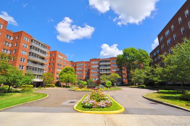 240 Garth Road 7J2, Scarsdale, NY 10583