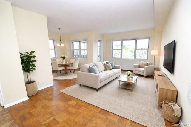 240 Garth Road 7J2, Scarsdale, NY 10583