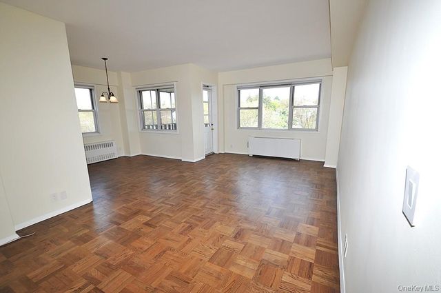 240 Garth Road 7J2, Scarsdale, NY 10583