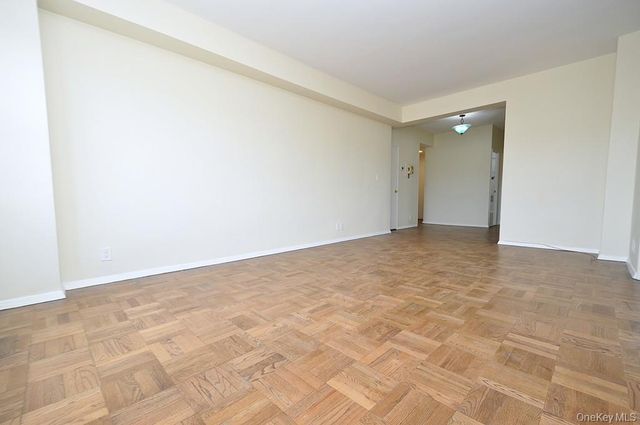 240 Garth Road 7J2, Scarsdale, NY 10583