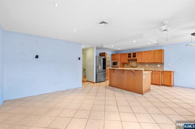 8 Wadsworth Court, Teaneck, NJ 07666