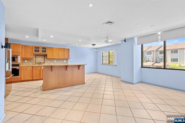 8 Wadsworth Court, Teaneck, NJ 07666