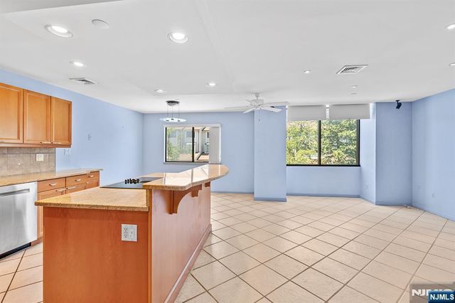 8 Wadsworth Court, Teaneck, NJ 07666