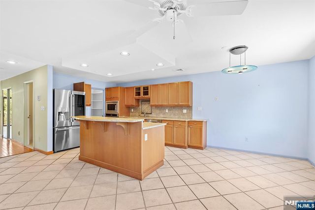 8 Wadsworth Court, Teaneck, NJ 07666