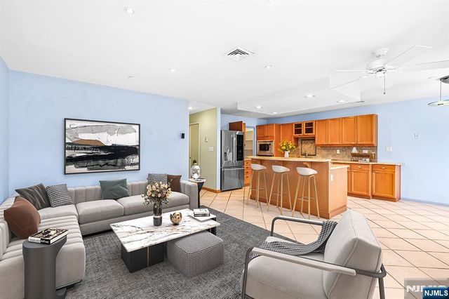 8 Wadsworth Court, Teaneck, NJ 07666
