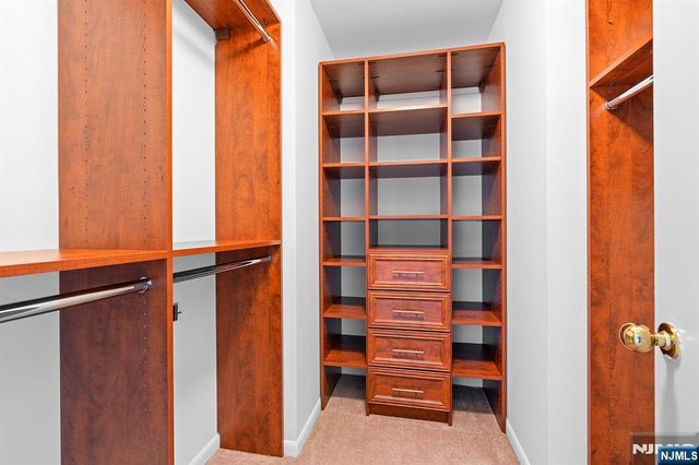 8 Wadsworth Court, Teaneck, NJ 07666