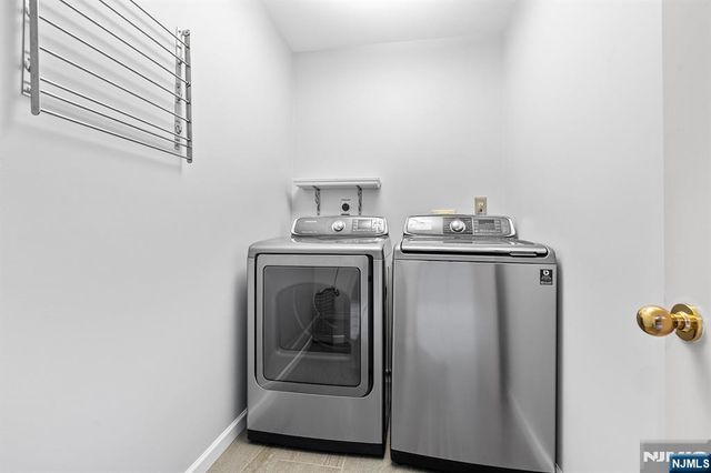 8 Wadsworth Court, Teaneck, NJ 07666