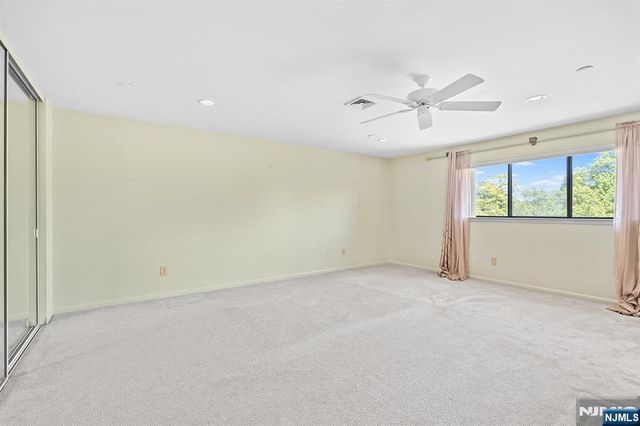 8 Wadsworth Court, Teaneck, NJ 07666