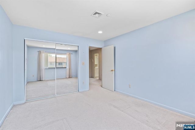 8 Wadsworth Court, Teaneck, NJ 07666