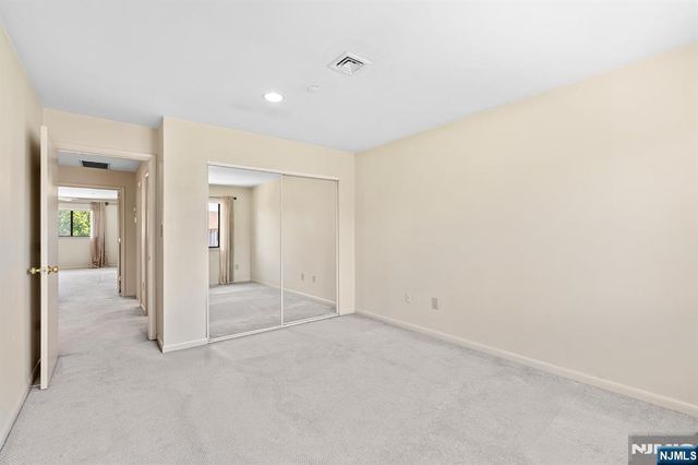 8 Wadsworth Court, Teaneck, NJ 07666