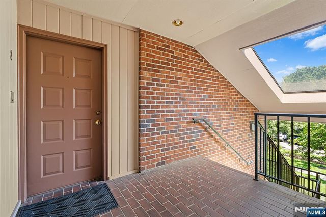 8 Wadsworth Court, Teaneck, NJ 07666