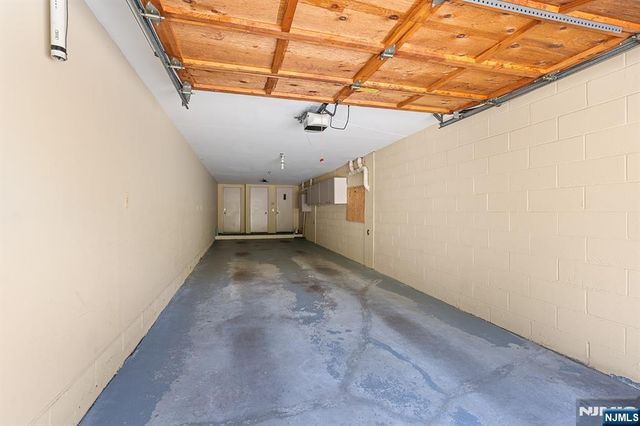 8 Wadsworth Court, Teaneck, NJ 07666