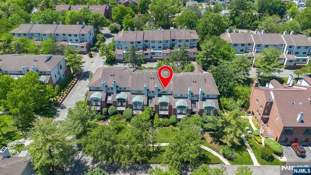 8 Wadsworth Court, Teaneck, NJ 07666