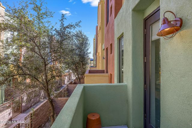 2431 E Autumn Flower Drive, Tucson, AZ 85718