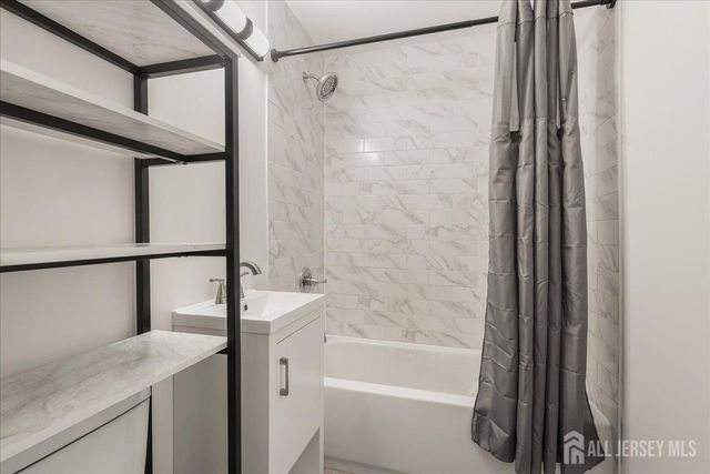 7 Lake Avenue 4b, East Brunswick, NJ 08816