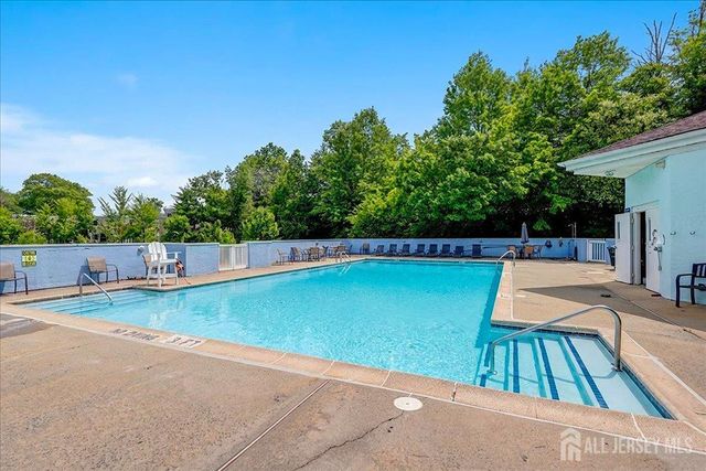 7 Lake Avenue 4b, East Brunswick, NJ 08816
