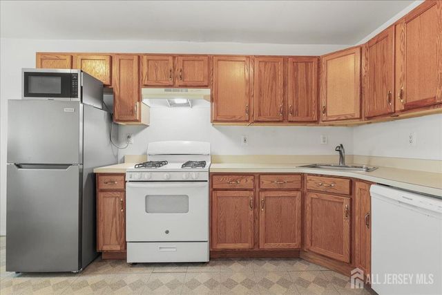 7 Lake Avenue 4b, East Brunswick, NJ 08816