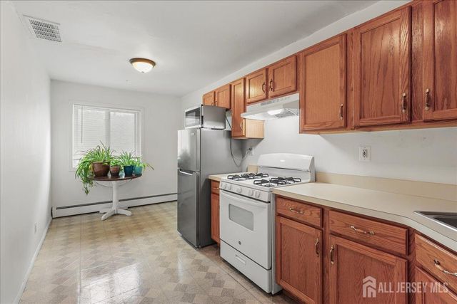 7 Lake Avenue 4b, East Brunswick, NJ 08816
