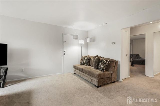 7 Lake Avenue 4b, East Brunswick, NJ 08816