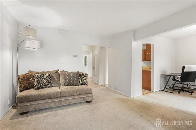 7 Lake Avenue 4b, East Brunswick, NJ 08816
