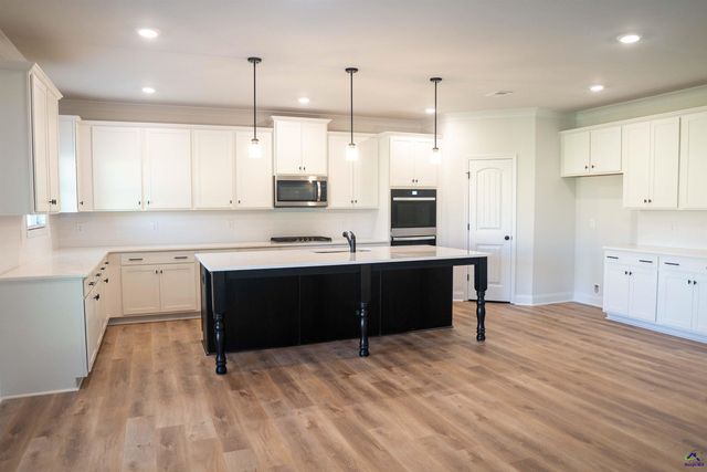 313 Garnet Drive, Bonaire, GA 31005