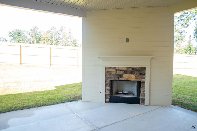 313 Garnet Drive, Bonaire, GA 31005