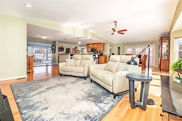 10748 Leebur Drive, St Louis, MO 63128