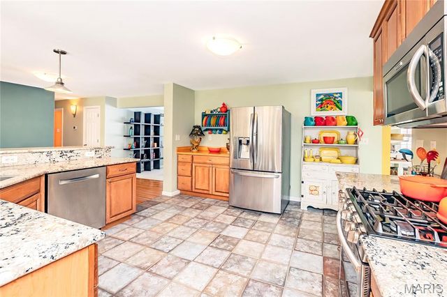 10748 Leebur Drive, St Louis, MO 63128