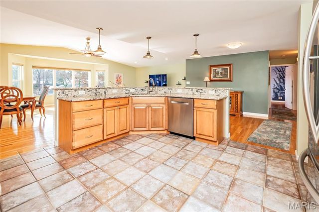 10748 Leebur Drive, St Louis, MO 63128