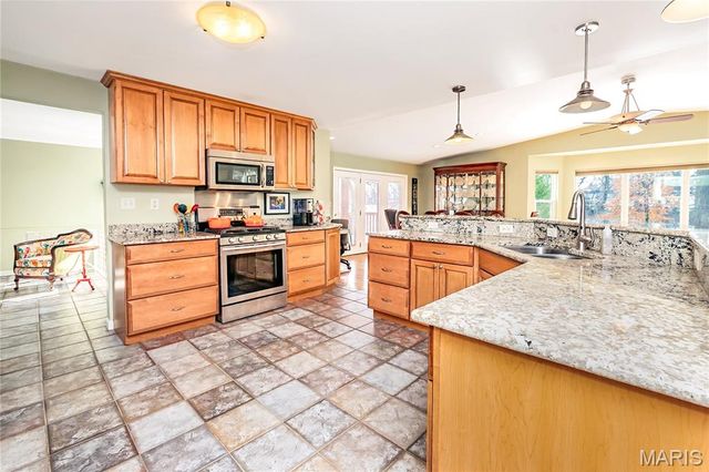 10748 Leebur Drive, St Louis, MO 63128