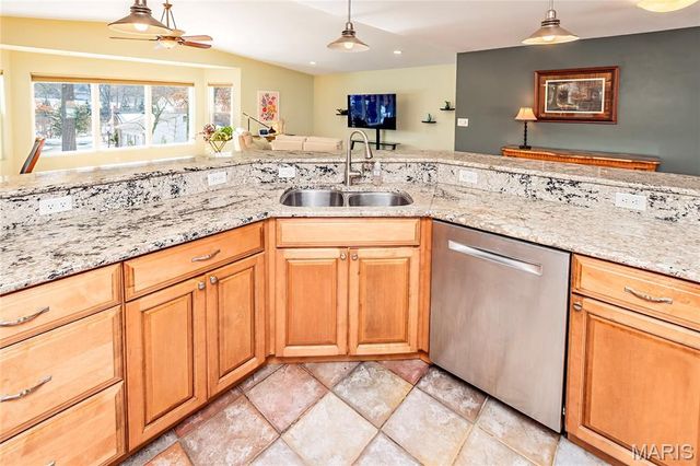 10748 Leebur Drive, St Louis, MO 63128