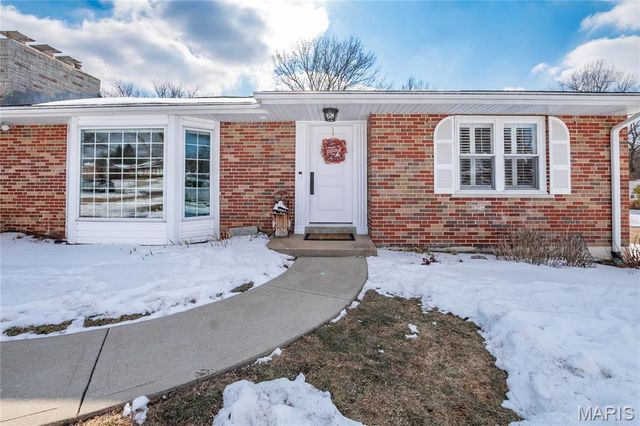 10748 Leebur Drive, St Louis, MO 63128