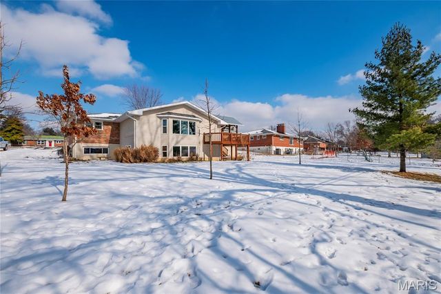 10748 Leebur Drive, St Louis, MO 63128