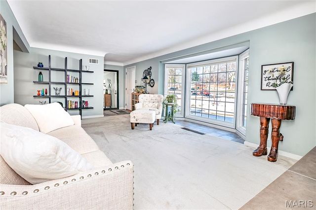 10748 Leebur Drive, St Louis, MO 63128