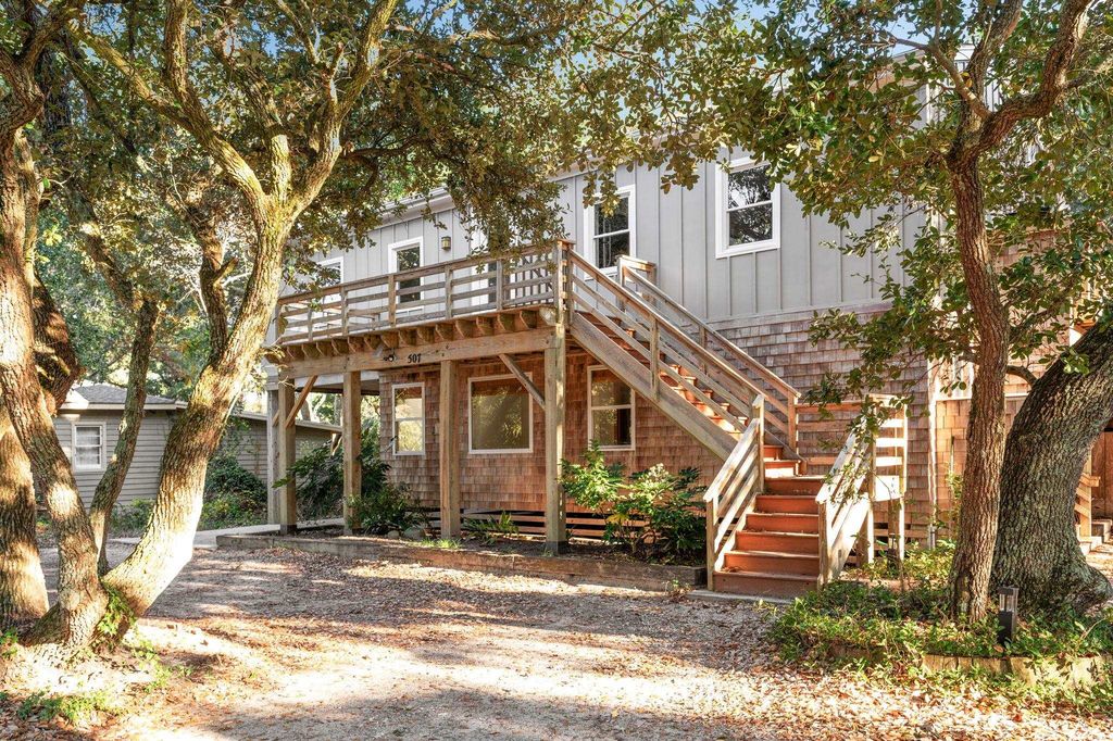 Image 1 of property listing at 507 W Airstrip Road Lot 7, Kill Devil Hills, NC 27948