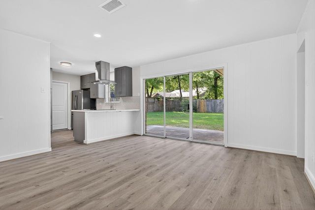 202 Oak Hollow Street, Conroe, TX 77301