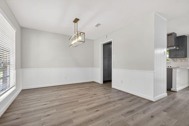 202 Oak Hollow Street, Conroe, TX 77301