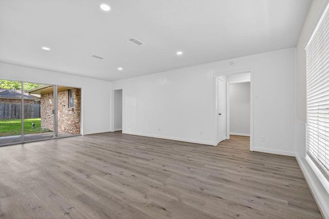 202 Oak Hollow Street, Conroe, TX 77301