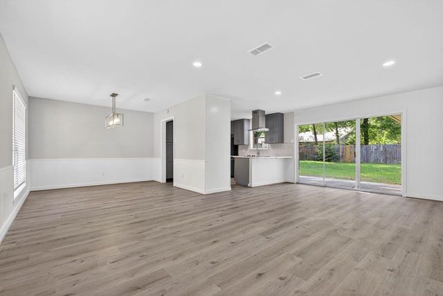 202 Oak Hollow Street, Conroe, TX 77301