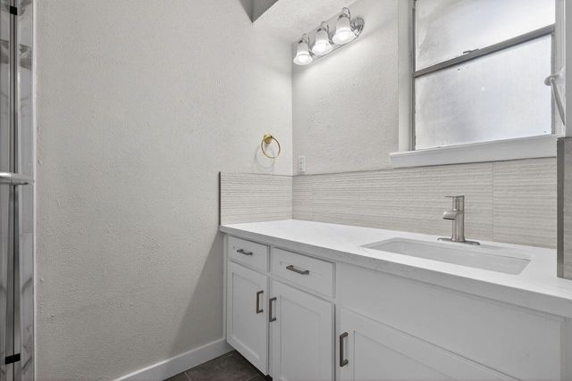 202 Oak Hollow Street, Conroe, TX 77301