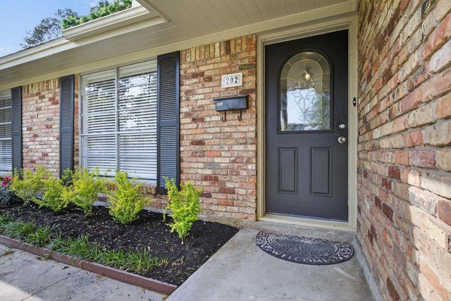 202 Oak Hollow Street, Conroe, TX 77301