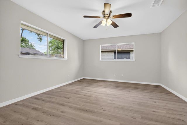 202 Oak Hollow Street, Conroe, TX 77301