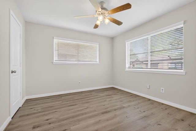 202 Oak Hollow Street, Conroe, TX 77301