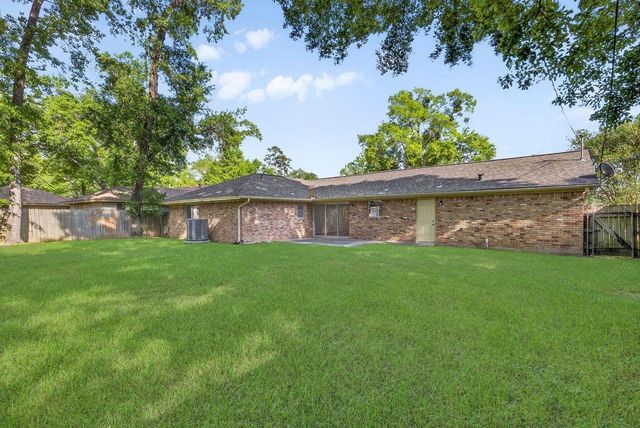 202 Oak Hollow Street, Conroe, TX 77301