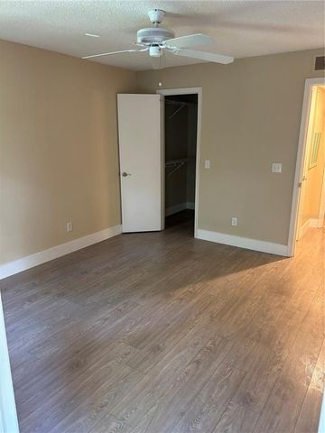 5124 CONROY ROAD 623, Orlando, FL 32811