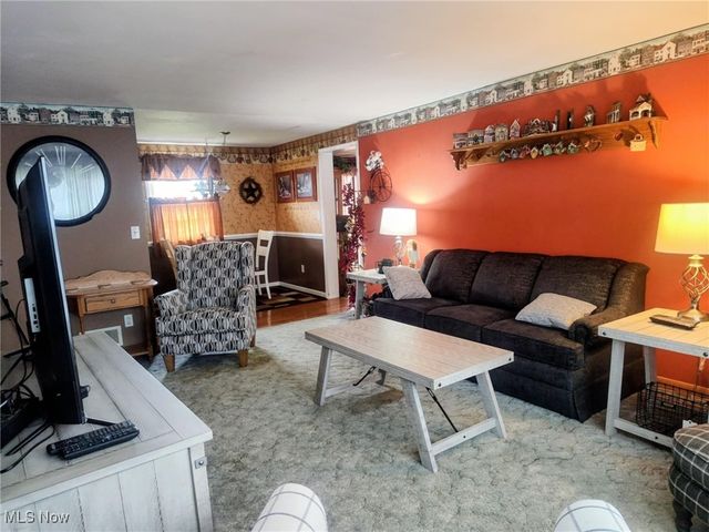 16 BeechRock Drive, Zanesville, OH 43701